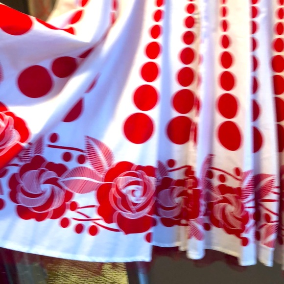 Stunning Dress for Any Special Occasion! - Picture 10 of 11